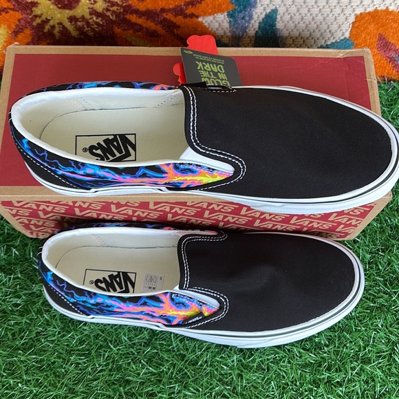 Vans Classic Slip On Electric Flame Black/True White Men’s sneakers - Picture 3 of 16